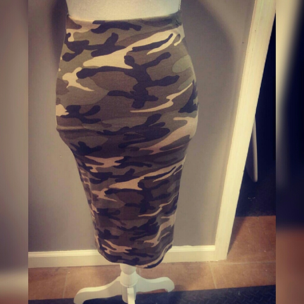 Nakedwardrobe midi camp skirt